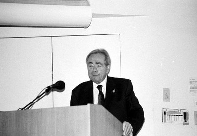 Cover image for Renowned Critic Concludes Lectures on ‘Art of Teaching’