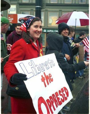 Cover image for Students Rally To Support Troops
