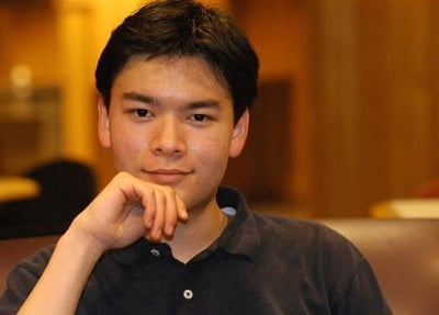 Cover image for Globetrotting Violin Prodigy Takes Time out for Harvard