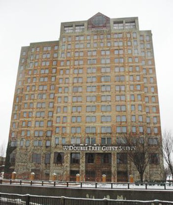 Cover image for Harvard Purchases Doubletree Hotel Building