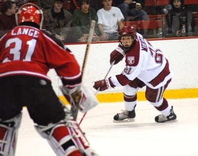 Cover image for Men's Hockey Back in the Pack