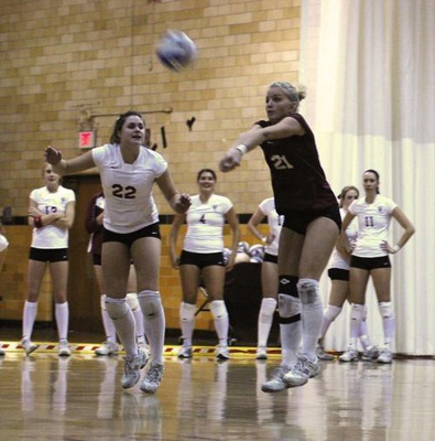 Cover image for American Tie: W. Volleyball Loses 3 of 4 at DC Tourney