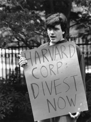 Cover image for 1984 Senior Gift Meets World Politics