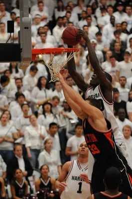 Cover image for Crimson Relies On Sixth Man 