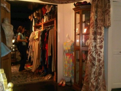 Cover image for Oona's: New Owner, New Look, Same Vintage Products 