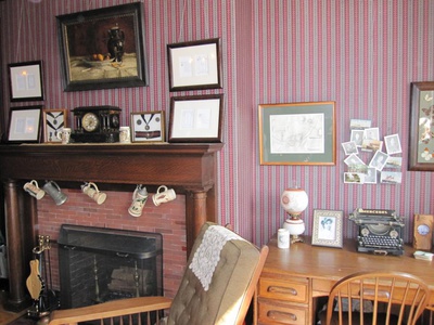 Cover image for A Tour Through the Suite Where FDR Lived