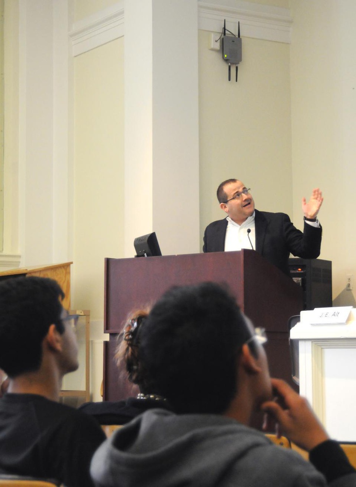 Prefrosh attend a panel on social sciences yesterday, where Professor Efraim Benmelech shared his views on how to prevent another financial crisis. 