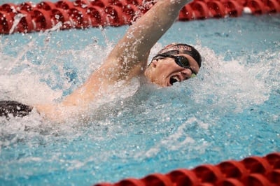 Cover image for MEN'S SWIMMING: Unbeaten in Regular Season, Harvard Falls in Ivies