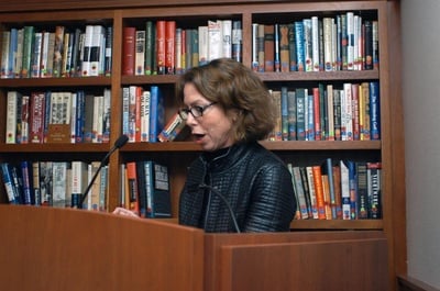 Cover image for Walking the Newsroom with Jill E. Abramson ’76 