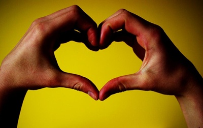 Cover image for A Crush, a Confession, or a Compliment? Your Guide to Harvard Facebook Pages