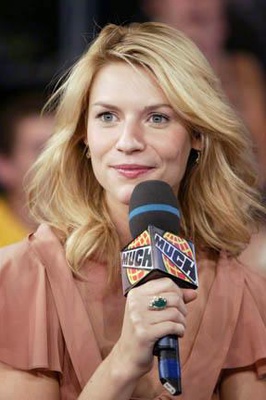 Cover image for Claire Danes is Named Woman of the Year by Hasty Pudding Theatricals