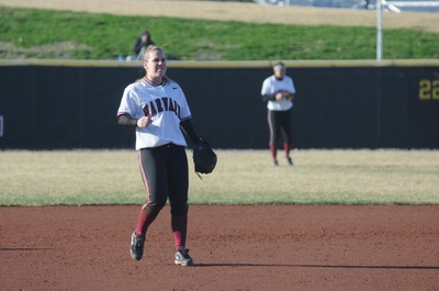 Cover image for Softball Scores 14 in Sweep of Princeton