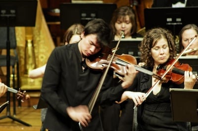 Cover image for Boston Phil Sensitively Plays Modernists