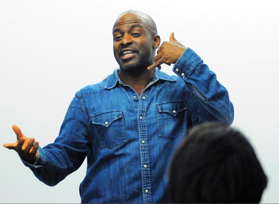Cover image for Bain Shares Spoken Word