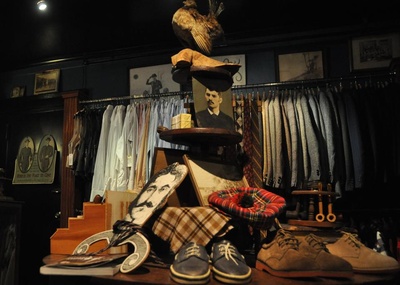 Cover image for Oona's Experienced Clothing