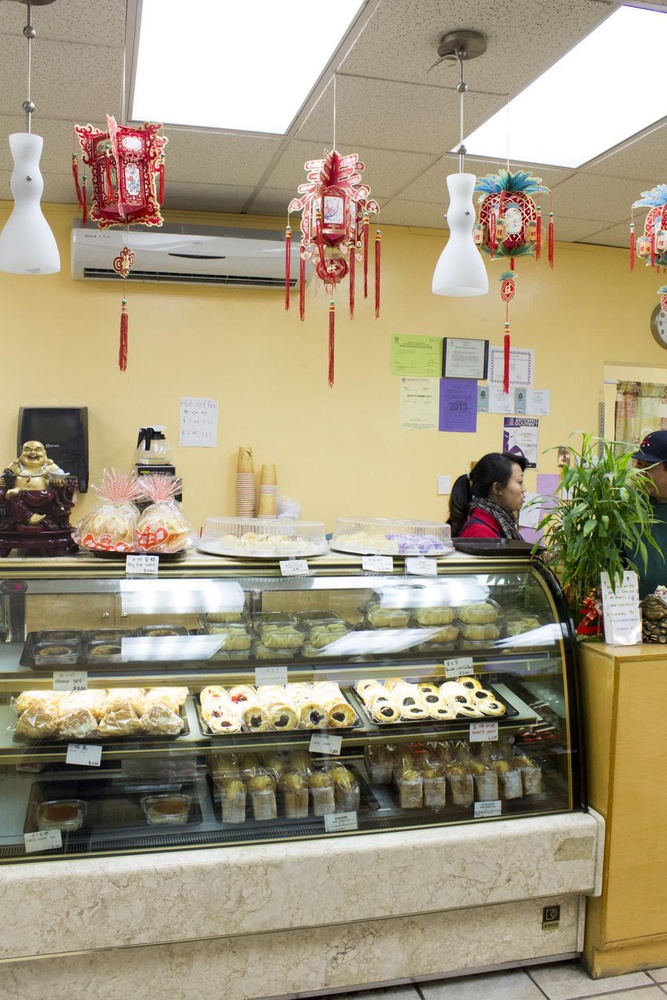 Yi Soon offers inexpensive Chinese baked good outside of Chinatown.