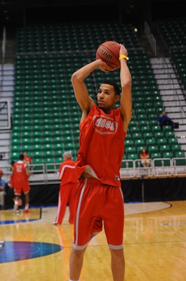Cover image for Lobos Poised To Break Through To Sweet Sixteen