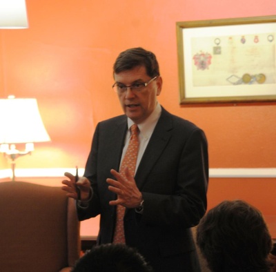 Cover image for Former Peace Corps Director Encourages Public Service