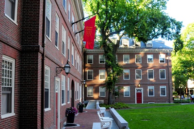 Cover image for Old Quincy's New Look