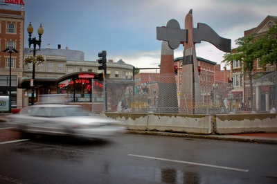 Cover image for Underfunded and Overlooked: The Plight of a Harvard Square Sculpture