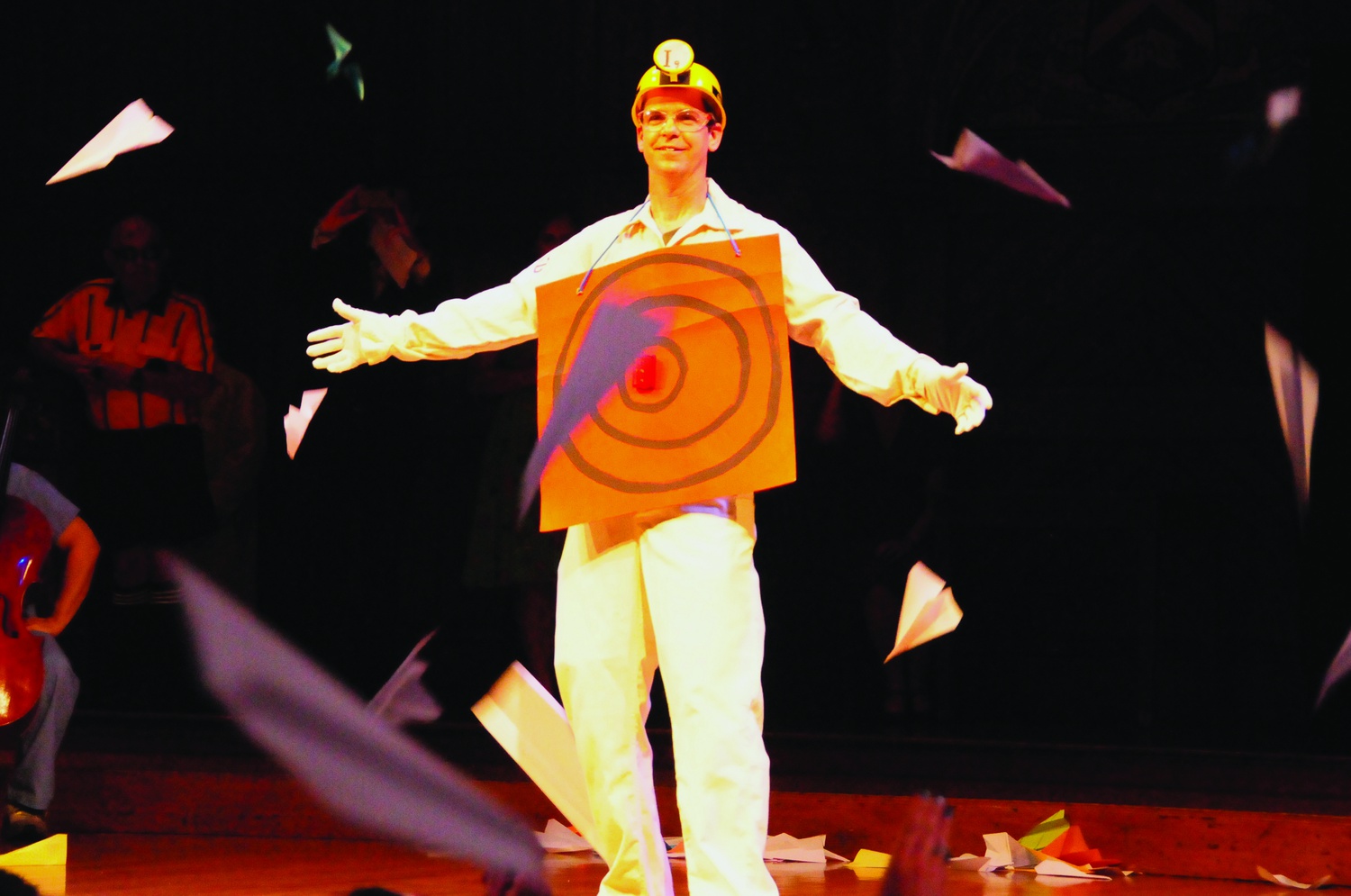 Audience opens the ceremony by throwing paper airplanes onstage CMYK MDLF
