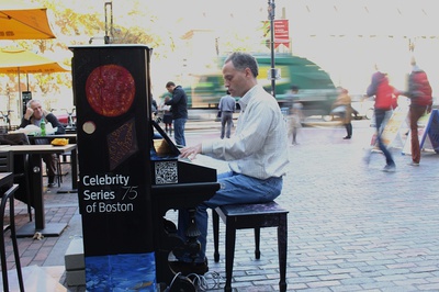 Cover image for Harvard Pianists Give Street Piano Lessons