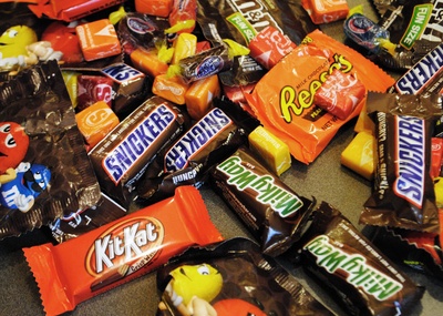 Cover image for Halloween Costumes: The Elaborate, The Group, and The Last Minute