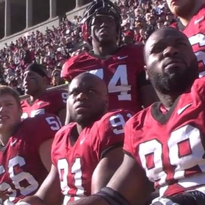 Cover image for Men in the Middle: Harvard's Obukwelu Brothers