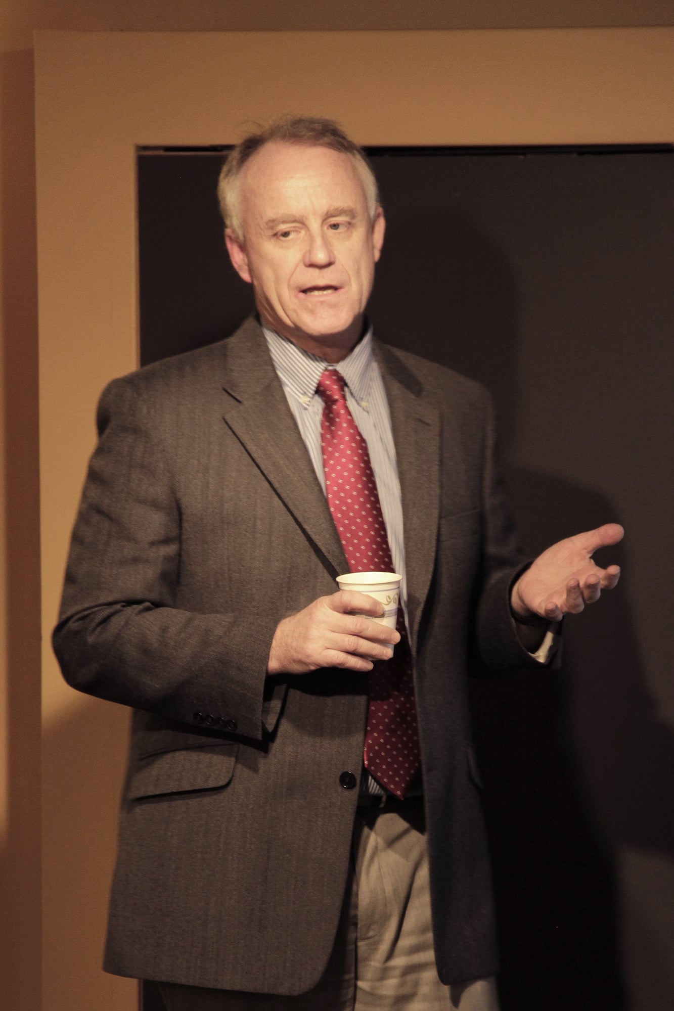 Dr. Thomas Burke of Massachusetts General Hospital speaks Tuesday night about the importance of global maternal health and the role of men in the field. Burke, also an assistant professor at Harvard Medical School, followed his lecture with a student discussion group.