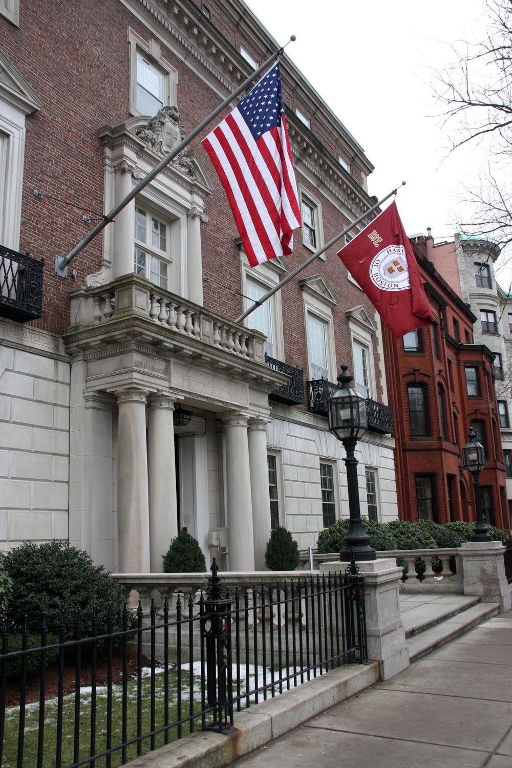 A social club for Harvard alumni, the Harvard Club of Boston is the only Platinum alumni club in Massachusetts.