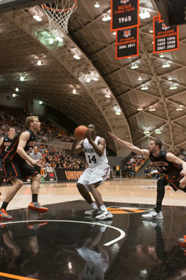 Cover image for Men's Basketball Breaks Jadwin Streak, Edges Princeton, 59-47