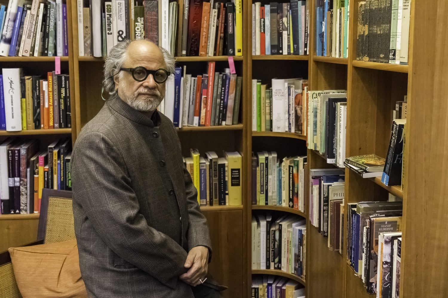 Humanities professor Homi K. Bhabha teaches Humanities 11c: Frameworks: The Art of Reading, a new course that allows students to approach reading as a practice of interpretation. 