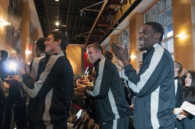 Cover image for Harvard Will Face Cincinnati in NCAA Tournament