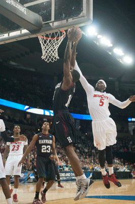 Cover image for Analysts Vary in Opinion of Harvard's Upset Chances
