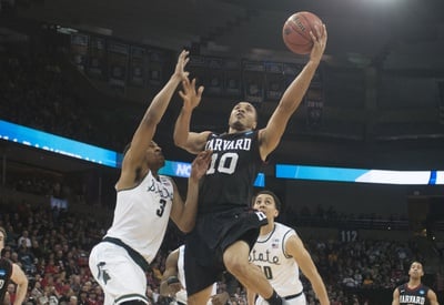 Cover image for Men's Basketball Stopped by Spartans, 80-73