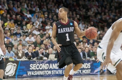 Cover image for NOTEBOOK: Men's Basketball Overcomes Early Struggles, Falls Late