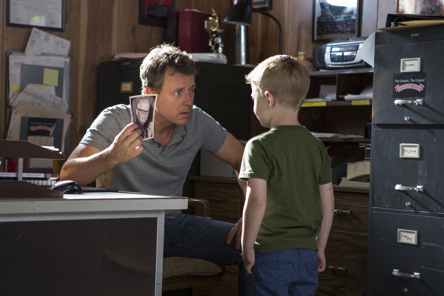 Todd (Greg Kinnear) shows Colton (Connor Corum) a picture "Heaven Is for Real."