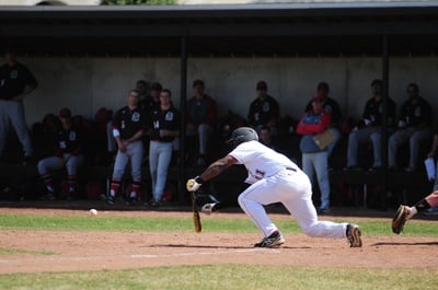 Cover image for Baseball Defeats UMass, Claims Beanpot Championship