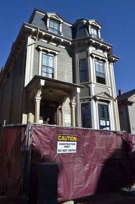 Cover image for Swing Housing