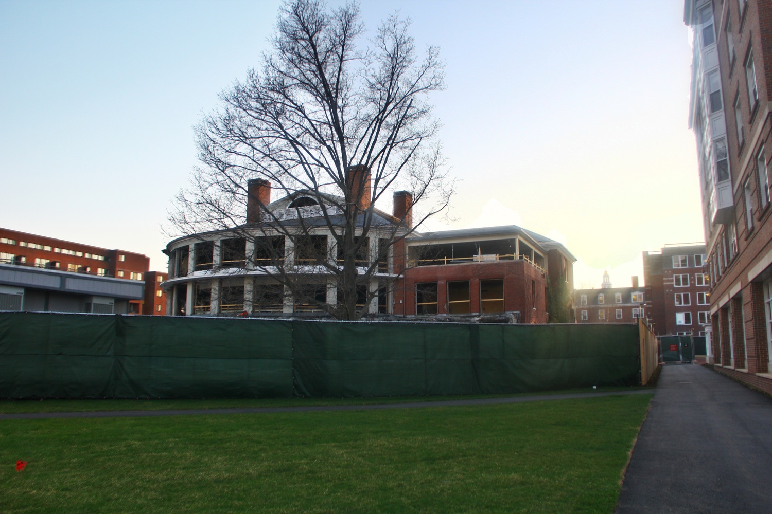 The construction of the Ruth Mulan Chu Chao Center is underway. The center is designed to be a new Harvard Business School Executive Education facility.