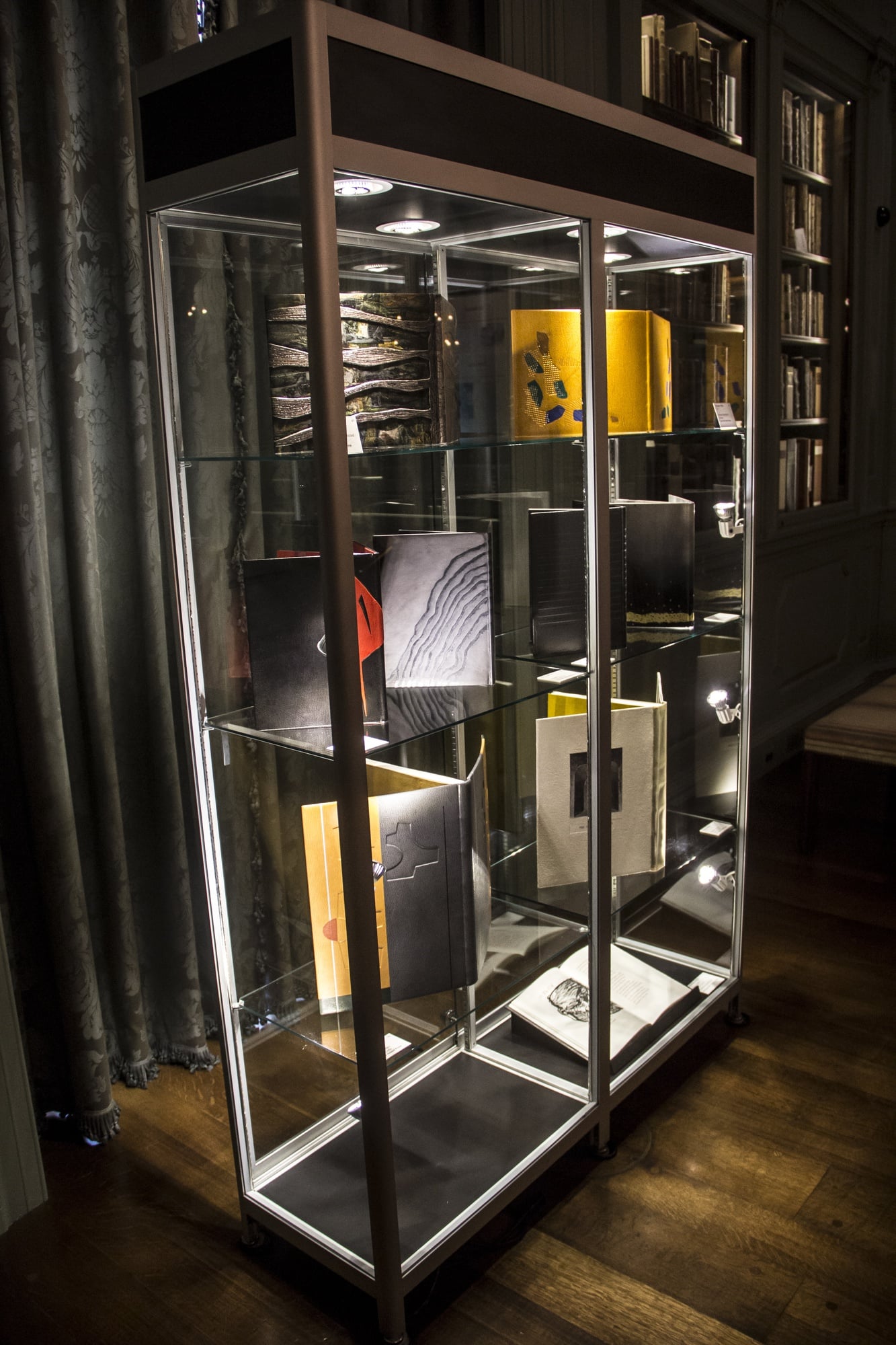 Houghton Library unveiled a new exhibit “InsideOUT Contemporary Bindings of Private Press Books,” on Wednesday, Sept. 10. The exhibit illustrates the art of bookbinding in the 21st century and how various artists interpret books to create unique book covers.