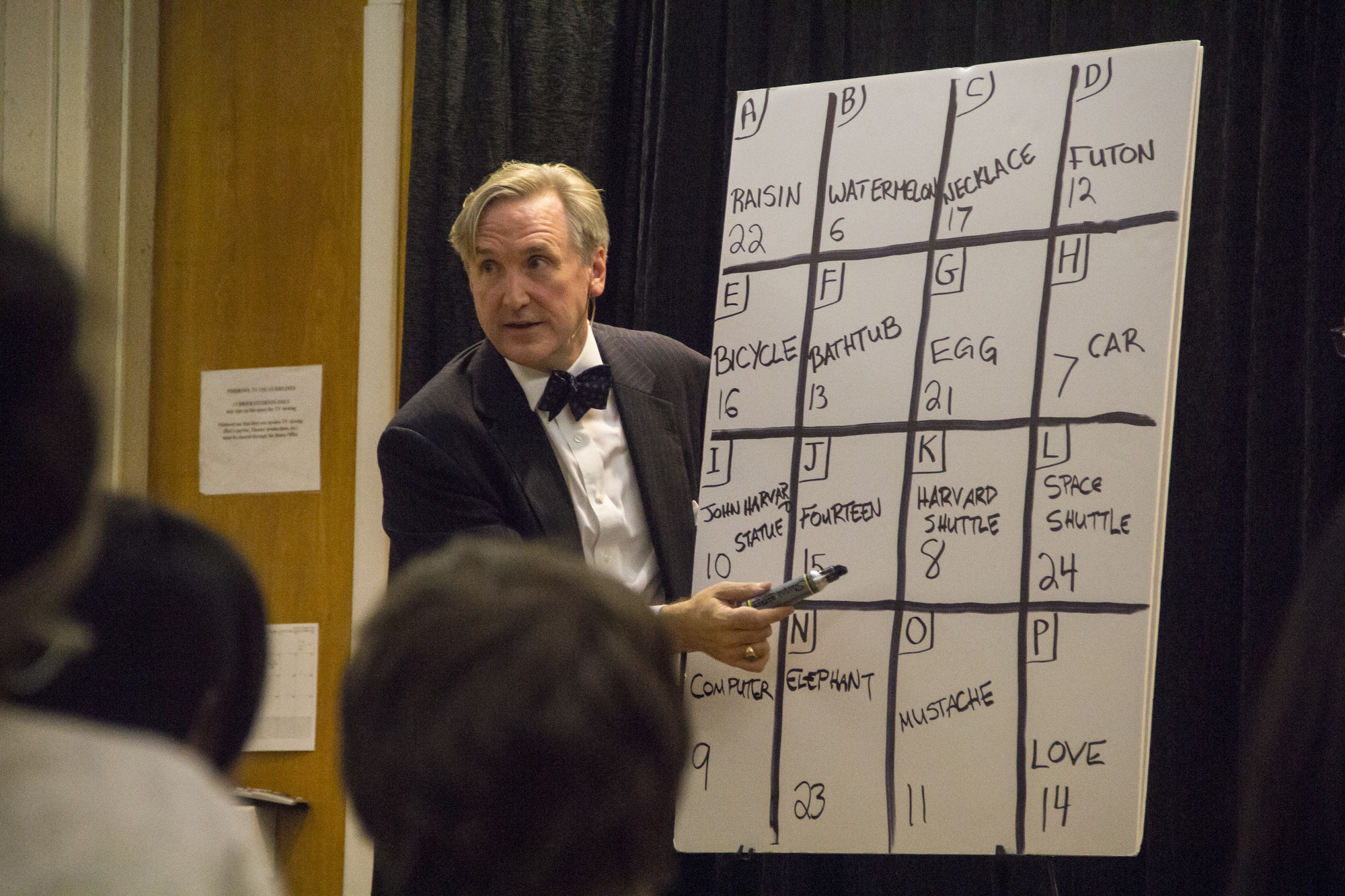 Magician Entertains Quad Residents | News | The Harvard Crimson