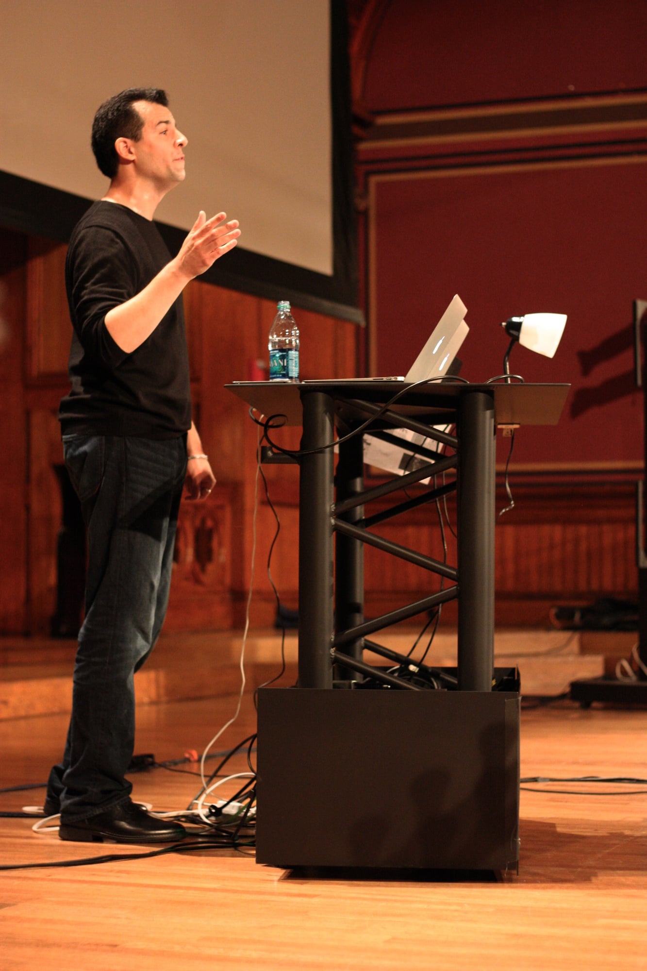 Professor Malan lectures on the role of the binary number system in computer science at the first CS50 lecture of the school year.