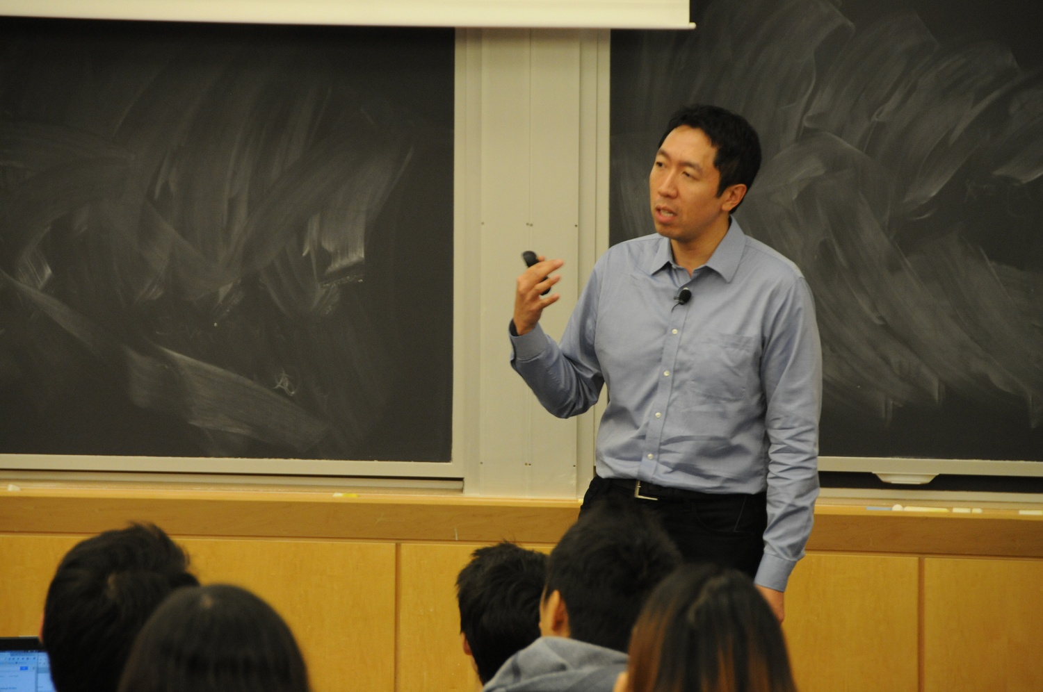 Andrew Y. Ng, co-founder of Coursera, talks in a crowded lecture hall on Thursday at Maxwell Dworkin about deep learning in computer programs, inspired by human neural networks.