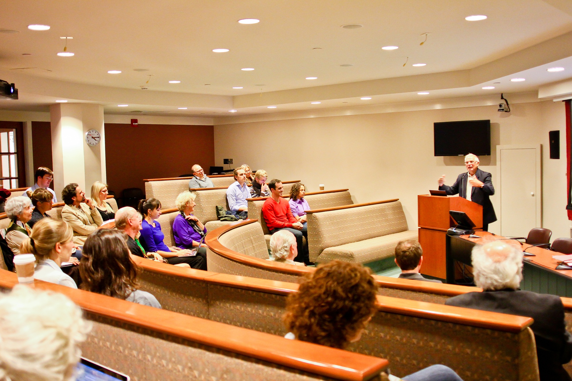 Josep Borrell, former president of the European Parliament, gave a lecture on the future of the European Union at the Center for European Studies on Tuesday afternoon.