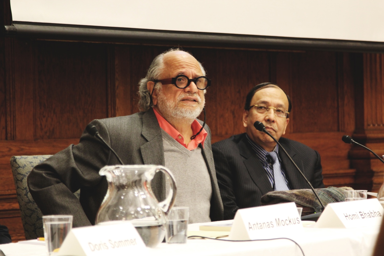 On Monday evening at the Barker Center Room 110, Homi Bhabha, the Director of the Mahindra 
Humanities Center, moderates the discussion on social change.