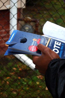 Cover image for Days Before Election, Students Brave Snow and Hit the Trail