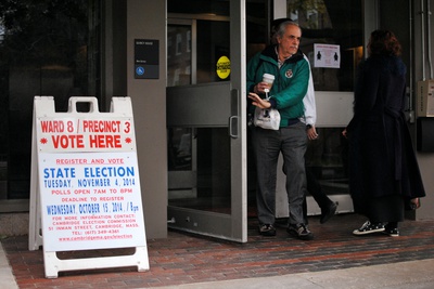 Cover image for Elections 2014