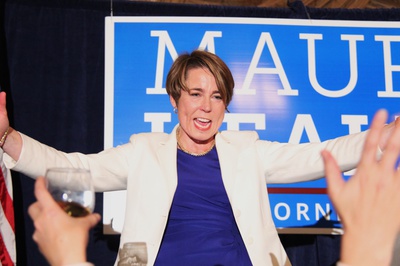 Cover image for Healey '92 Sweeps Mass. Attorney General Race