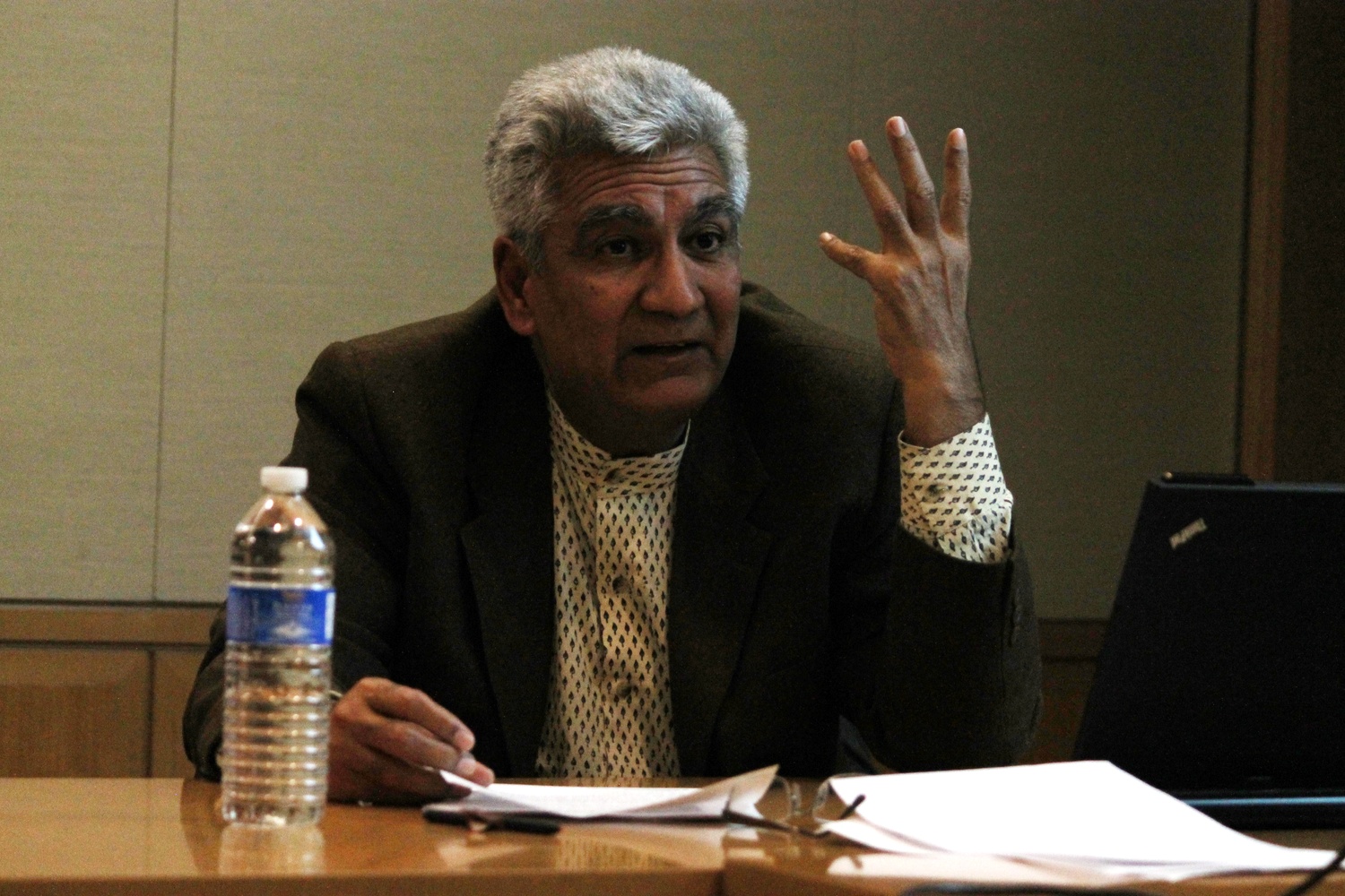 Vikram Bhatt, professor at McGill University, compares urbanism in India to the children's story, "Babar the Elephant" in CGIS South on Monday evening. 
